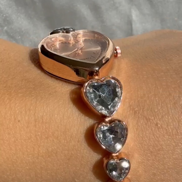 Romantic Heart Crystal Watch Bracelet –Rose Gold Luxury Women’s Timepiece - Picture 4 of 5